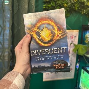Divergent- Book 1